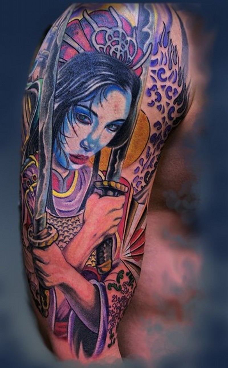 大臂壮观的五彩亚洲女战士纹身图案