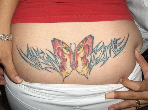 腰部美丽的老虎花纹蝴蝶纹身图案