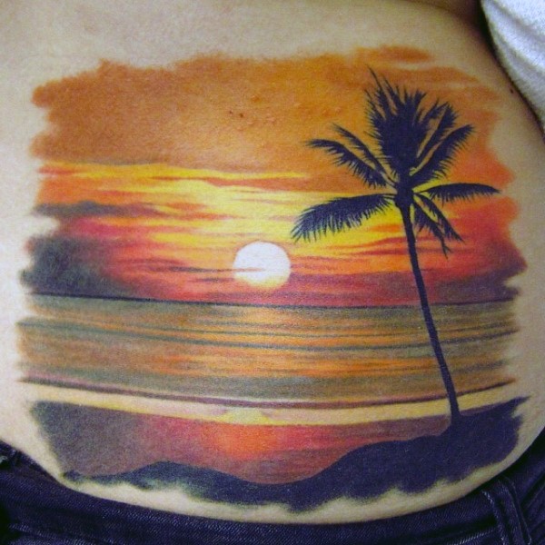 腰部非常美丽的海洋日落与棕榈树纹身图案