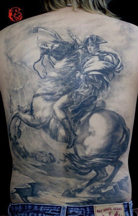 背部战士与战马纹身图案
