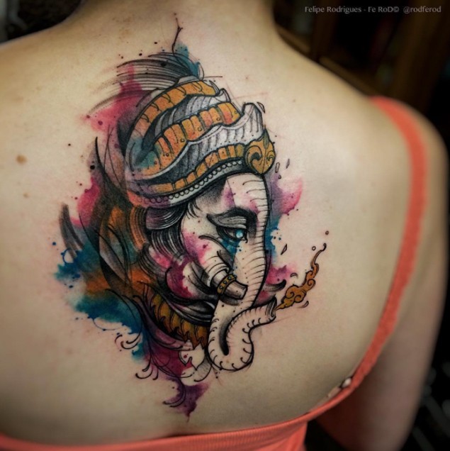 背部现代传统风格彩色的神秘大象纹身图案