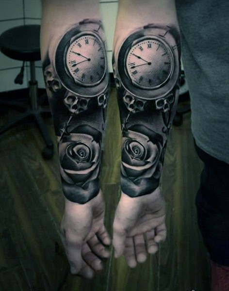 手臂神秘时钟与玫瑰逼真纹身图案