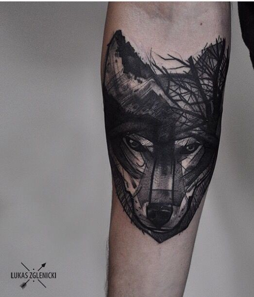 小臂素描风格黑色狼头纹身图案