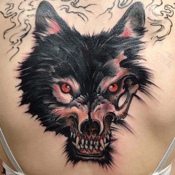 背部new school彩绘恶魔地狱犬头像纹身图案