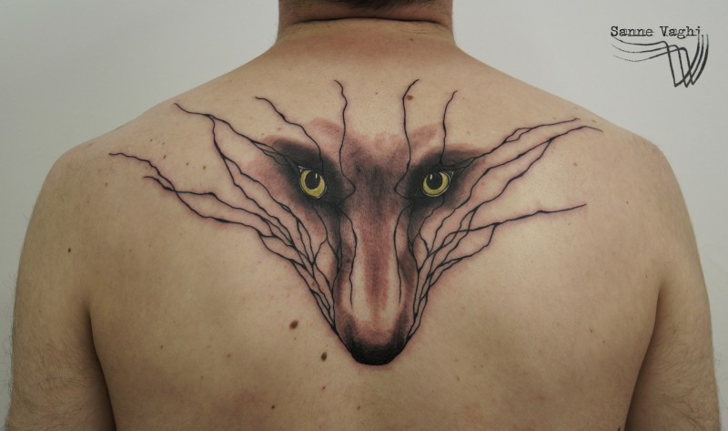 背部经典个性的黑色狐狸脸纹身图案