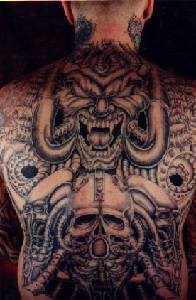 背部生物力学机械恶魔纹身图案