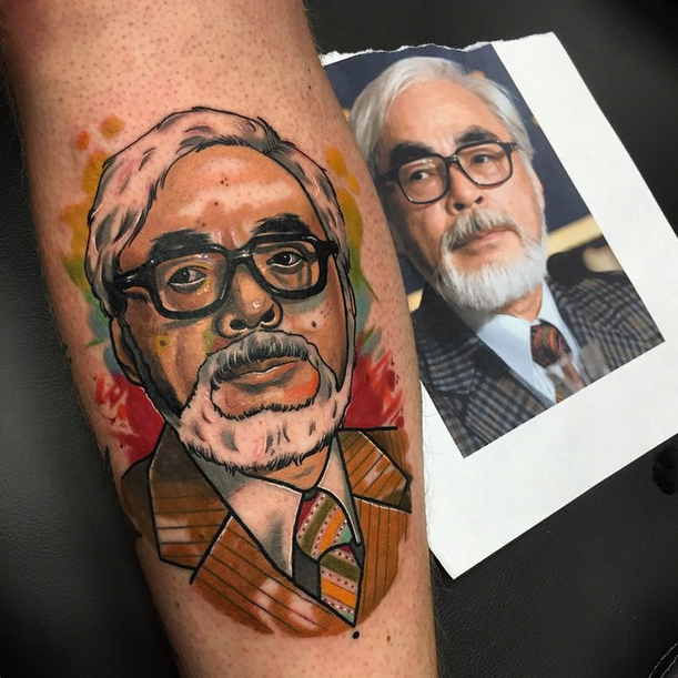 手臂新风格的彩色亚洲男子肖像纹身图案