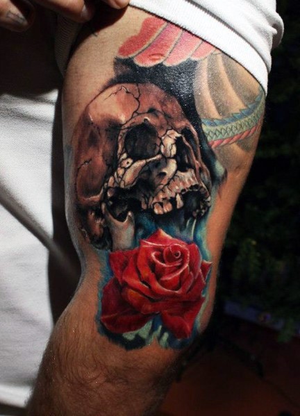 惊人的彩色逼真骷髅与玫瑰手臂纹身图案