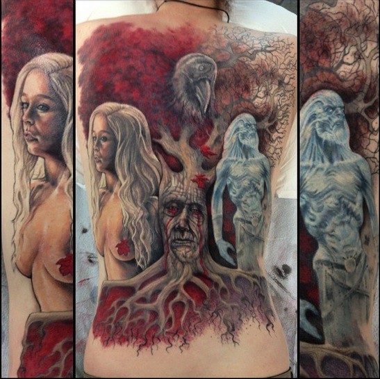 背部惊人的五彩妖怪树和人像纹身图案