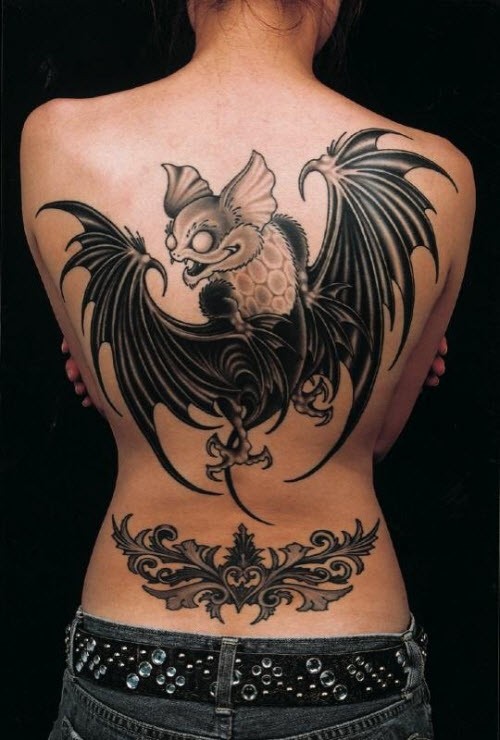 背部搞笑的蝙蝠个性黑灰纹身图案