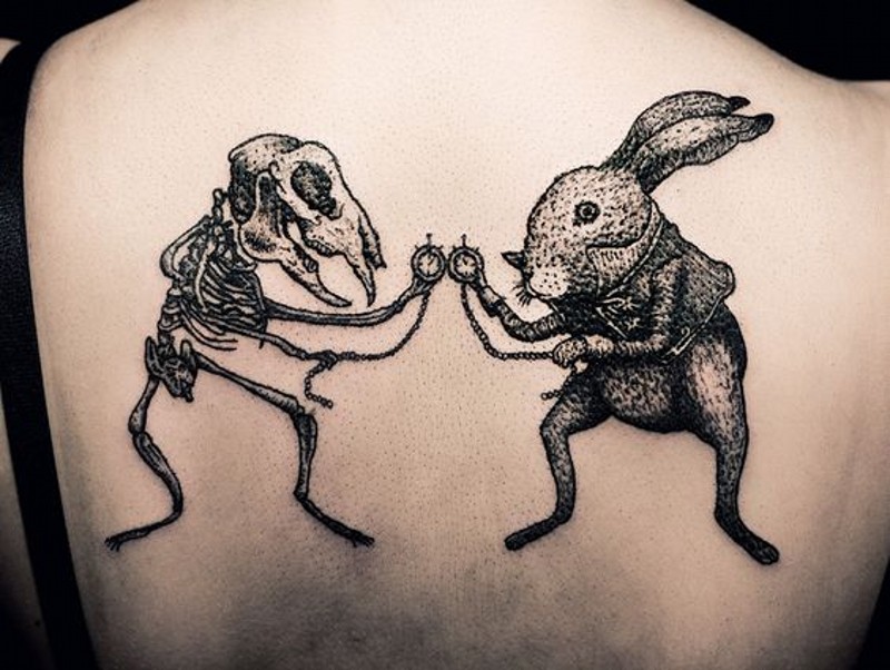 怪异的黑色兔子和骨架纹身图案