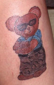 酷酷的泰迪熊彩色纹身图案