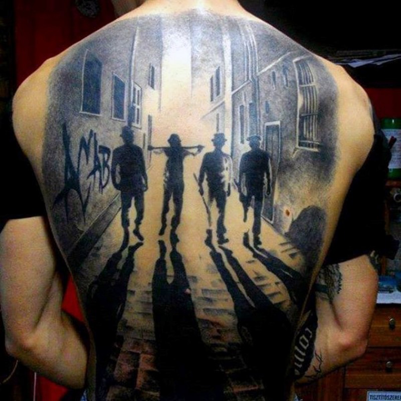 背部很酷的黑白暴徒与夜间城市纹身图案