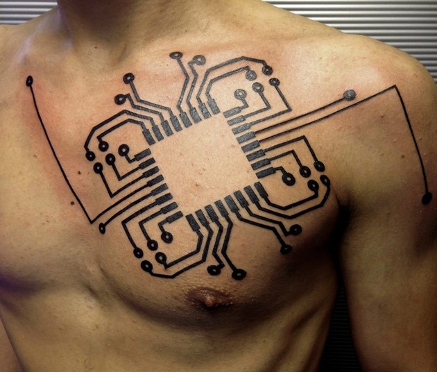 胸部的电脑电路黑色纹身图案
