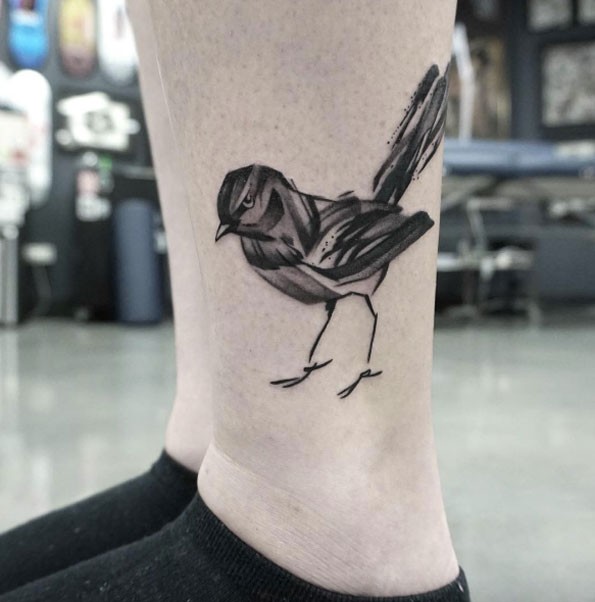 小腿黑灰色的小鸟纹身图案