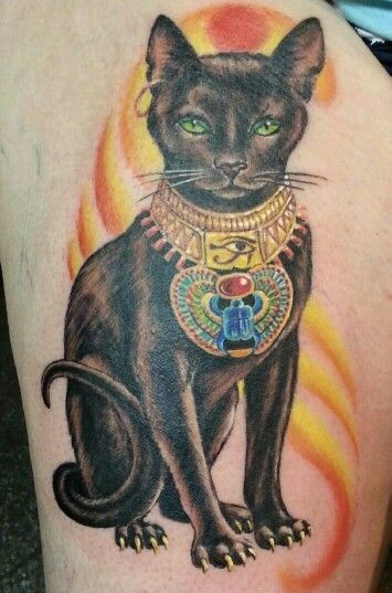 彩色神圣的埃及猫纹身图案