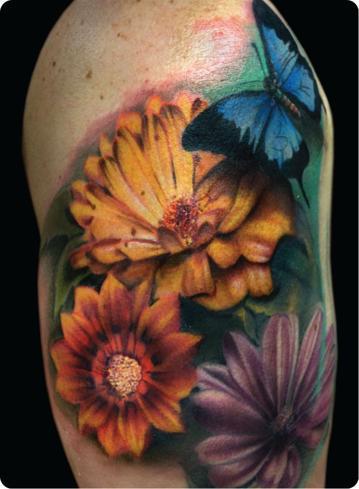 逼真的花朵与蝴蝶纹身图案