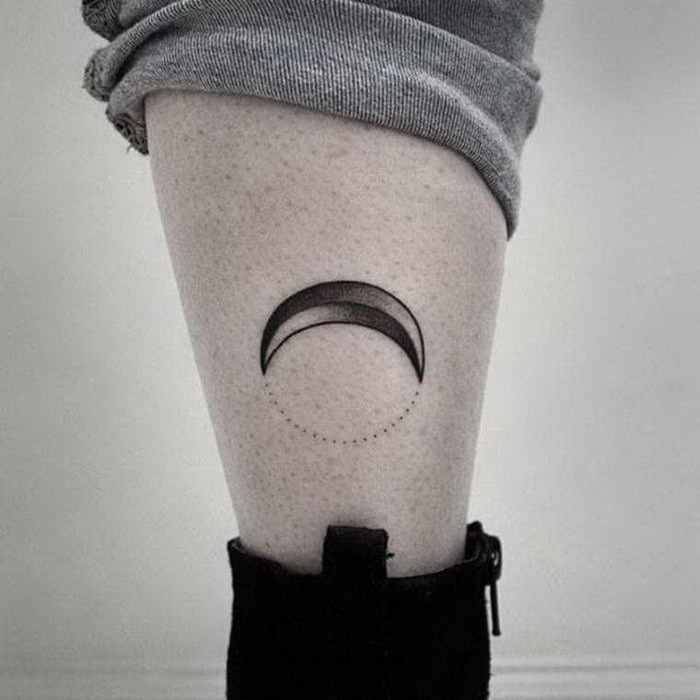 小腿黑色的月亮纹身图案