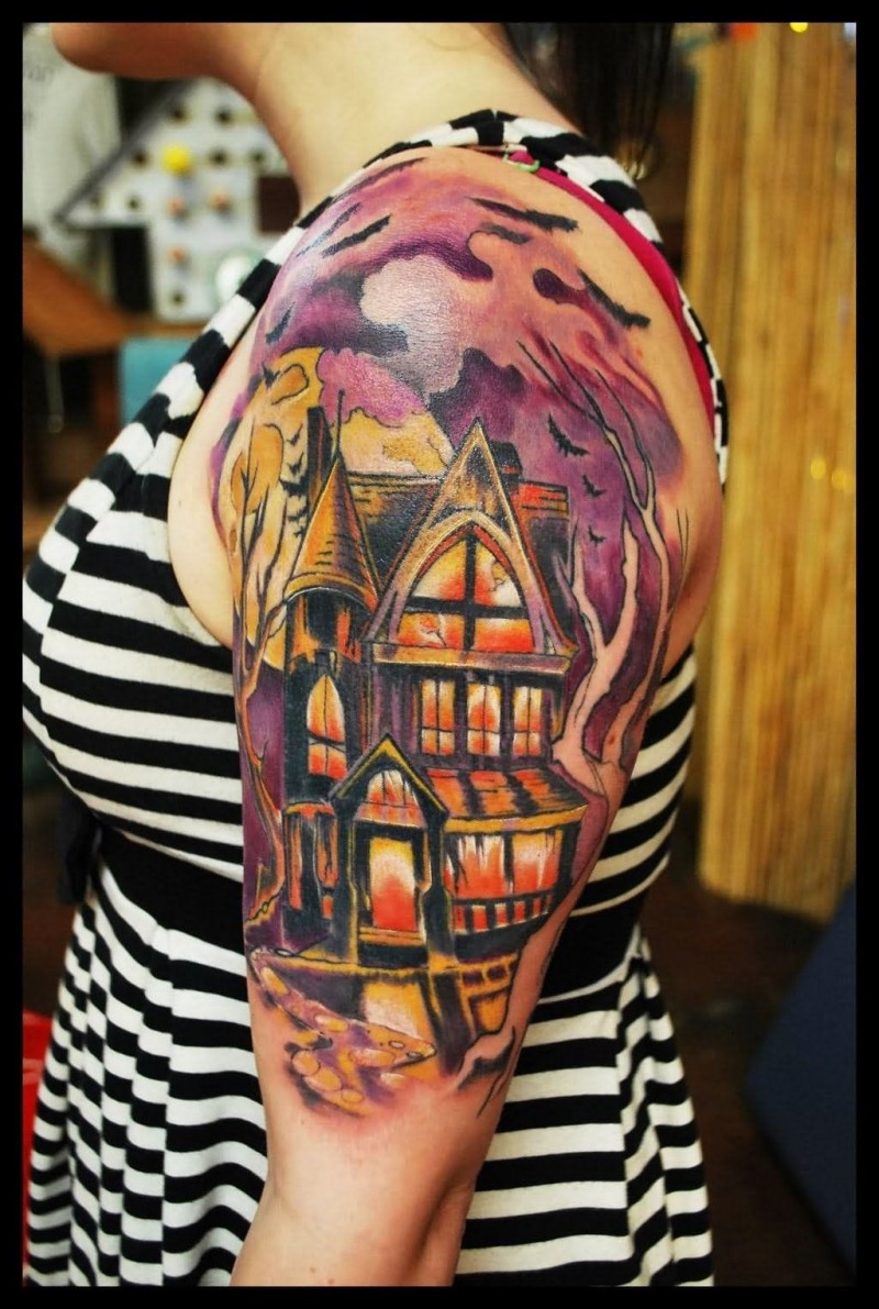 手臂卡通彩色房子与蝙蝠纹身图案