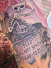 墓碑和猫骨架彩色纹身图案