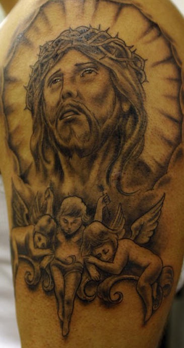 耶稣和天使黑色纹身图案