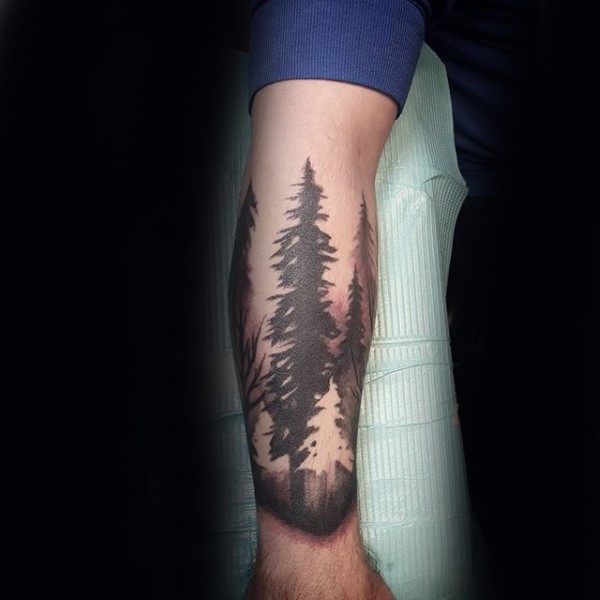 小臂黑白个性的树林纹身图案