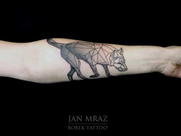 小臂几何风格黑色狼纹身图案