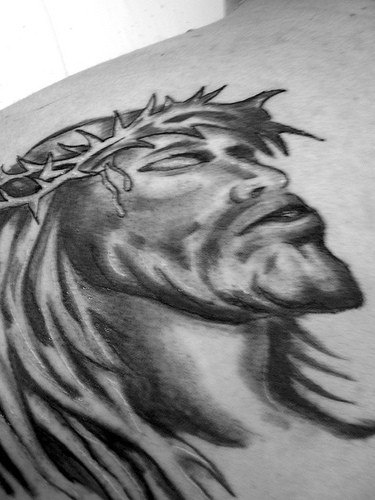 戴荆棘的耶稣黑色纹身图案
