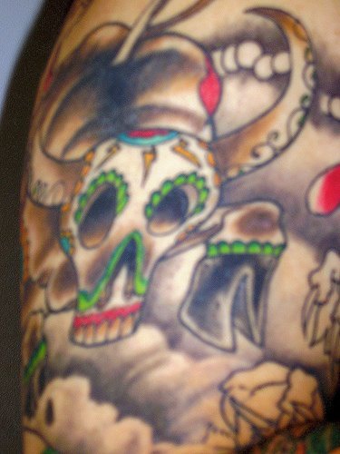 墨西哥风格牛头骷髅纹身图案