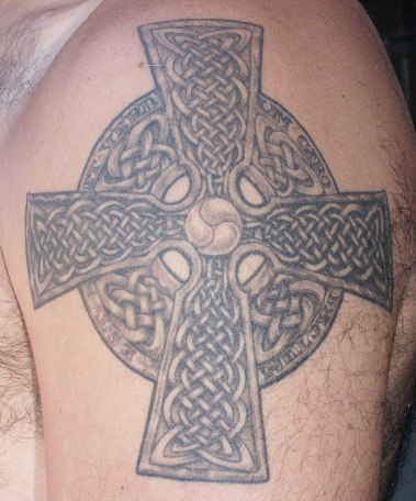 凯尔特结铁十字架肩部纹身图案