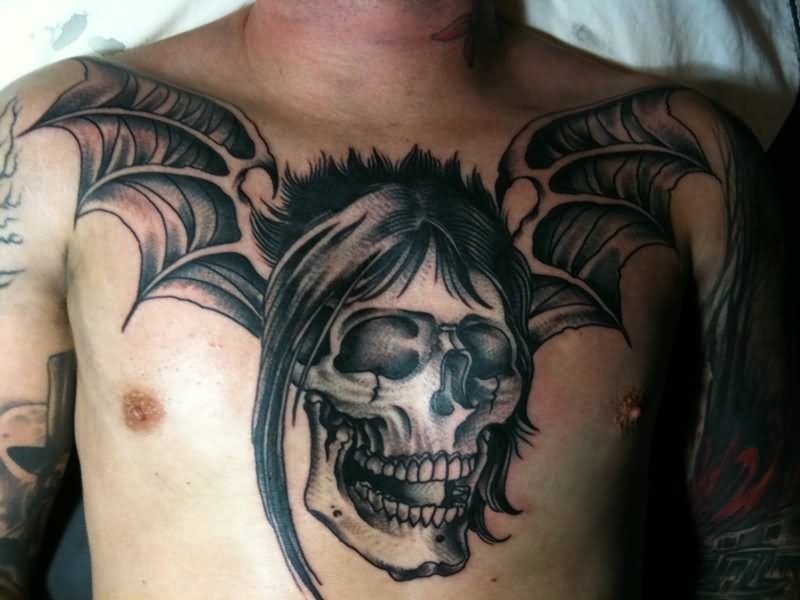 胸部个性恶魔骷髅与翅膀纹身图案