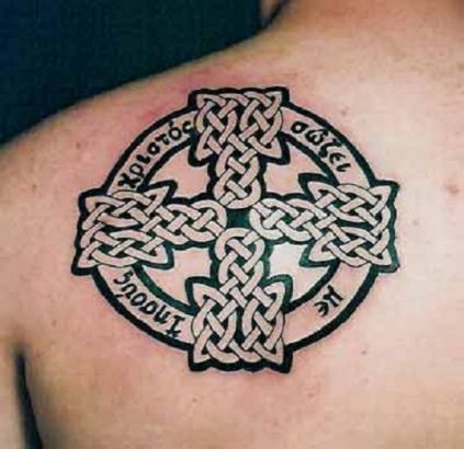 黑色爱尔兰结十字架纹身图案