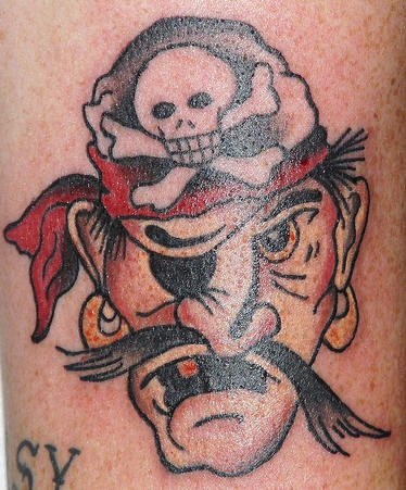 长胡子的海盗和骷髅纹身图案