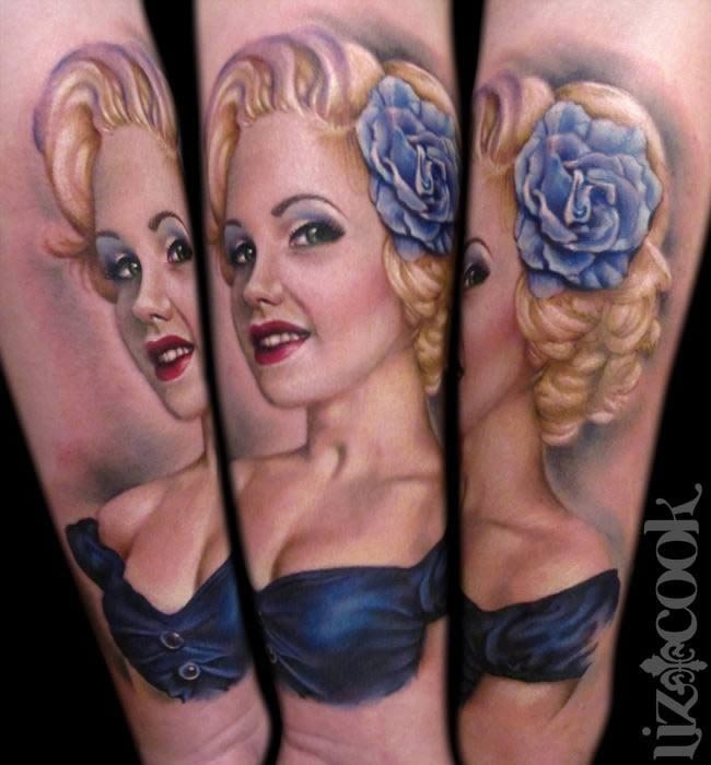 小臂可爱的女人肖像蓝色花朵纹身图案
