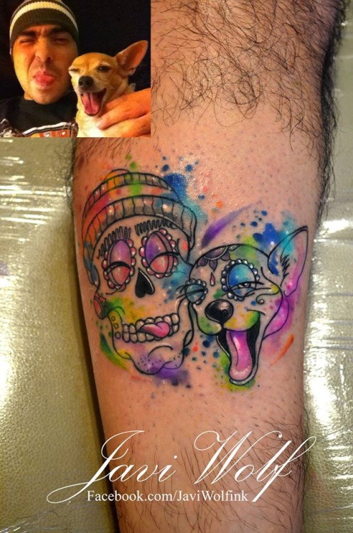 有趣的彩色微笑骷髅与狗纹身图案