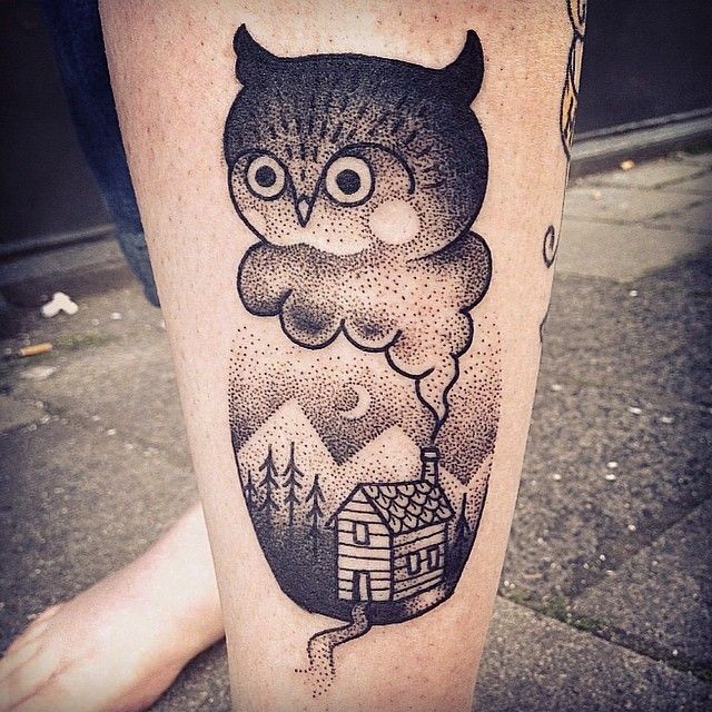 小腿黑色点刺奇怪的猫头鹰和夜晚房子纹身图案