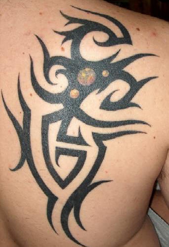 背部黑人部落标志纹身图案