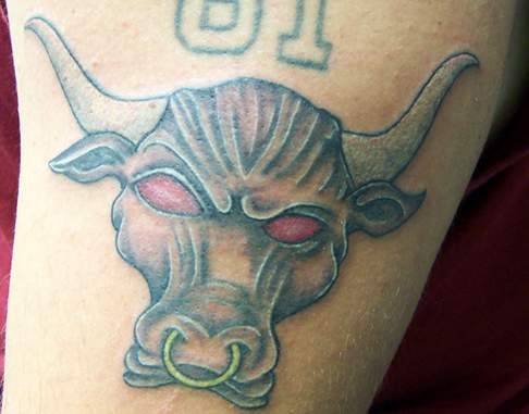 芝加哥公牛球迷纹身图案