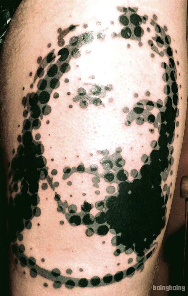 经典的黑色圆点组合耶稣肖像纹身图案