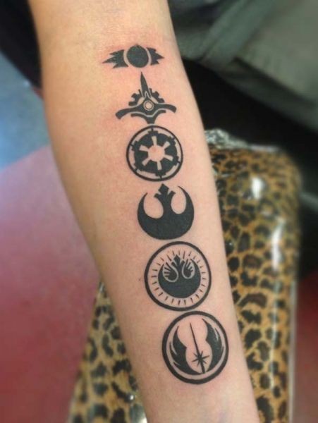 小臂黑色各种星战标志纹身图案