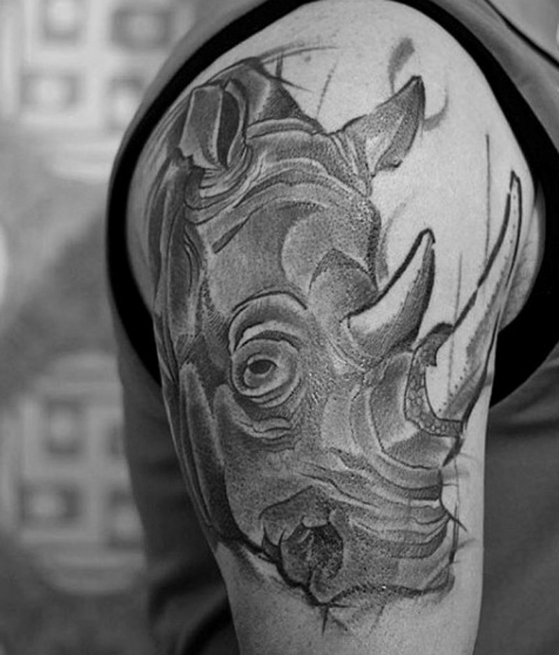 大臂雕刻风格黑色犀牛头纹身图案