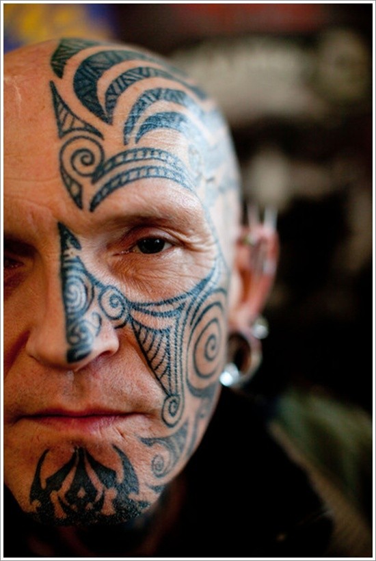 黑色的部落图腾脸部纹身图案