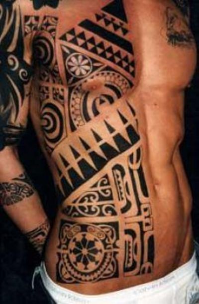 巨大的黑白波利尼西亚饰品纹身图案