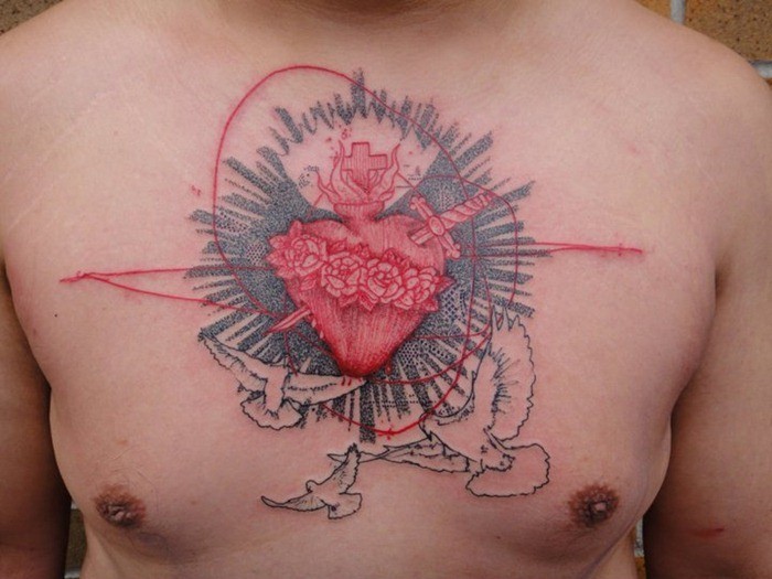 胸部彩色神秘心形玫瑰剑纹身图案