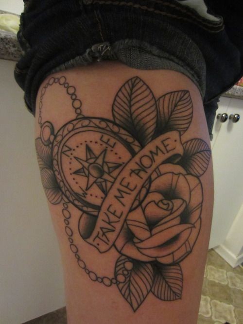 大腿黑色线条指南针和花朵字母纹身图案