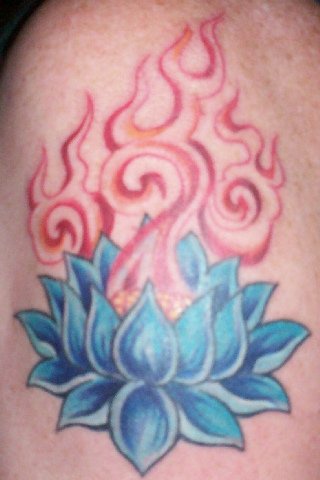 神圣的蓝色莲花纹身图案