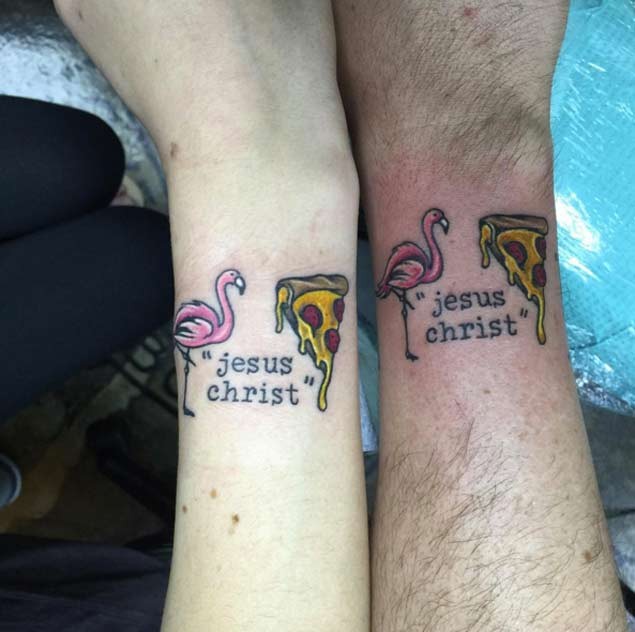 情侣手腕卡通火烈鸟和披萨字母纹身图案