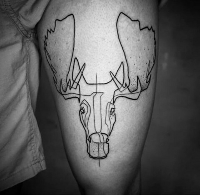 大腿黑色线条部落风麋鹿头纹身图案