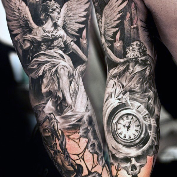 手臂黑白逼真的天使雕像与时钟纹身图案