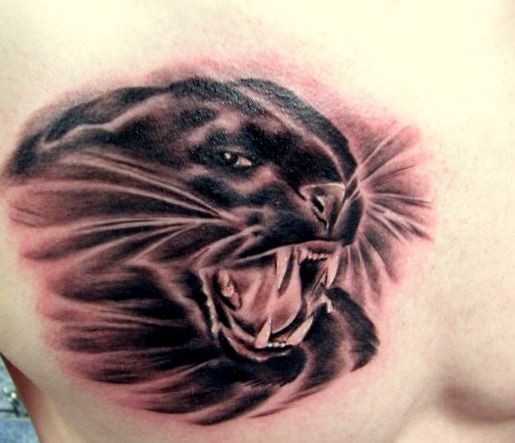 精彩的黑豹头胸部纹身图案